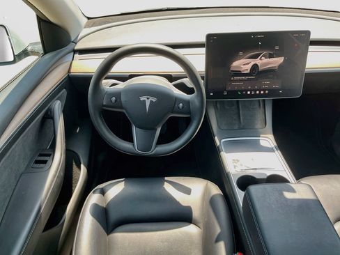 Used 2023 Tesla Model Y Long Range AWD/4WD image 23