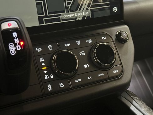 New 2026 Land Rover Defender 110 OCTA image 19