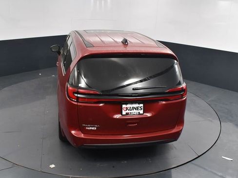 New 2026 Chrysler Pacifica Select image 36