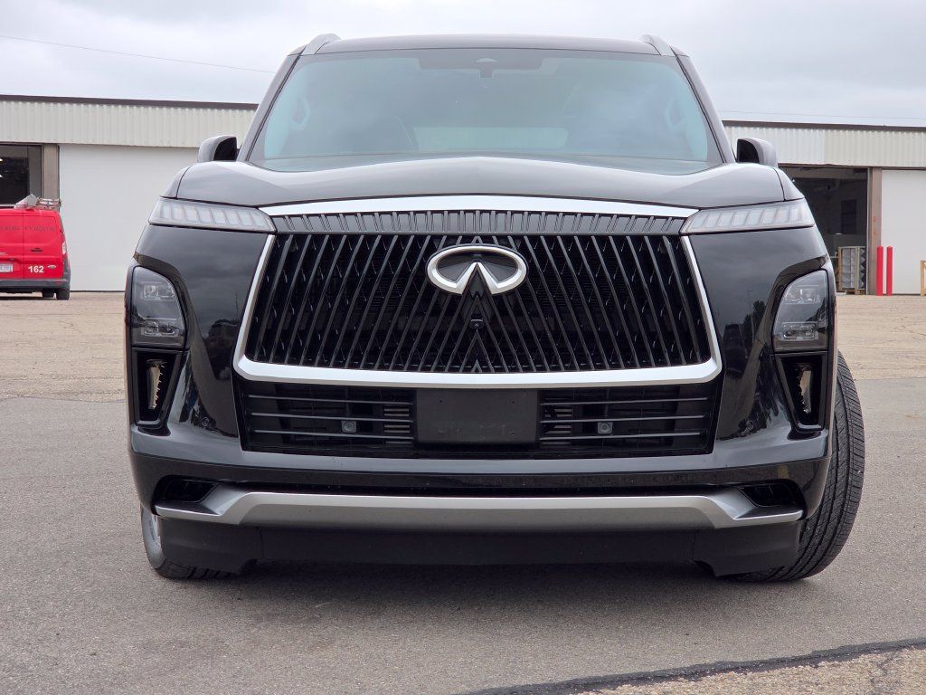 Used 2025 INFINITI QX80 Sensory AWD/4WD image 3