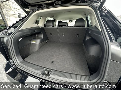 Used 2025 Volkswagen Tiguan SE AWD/4WD image 37
