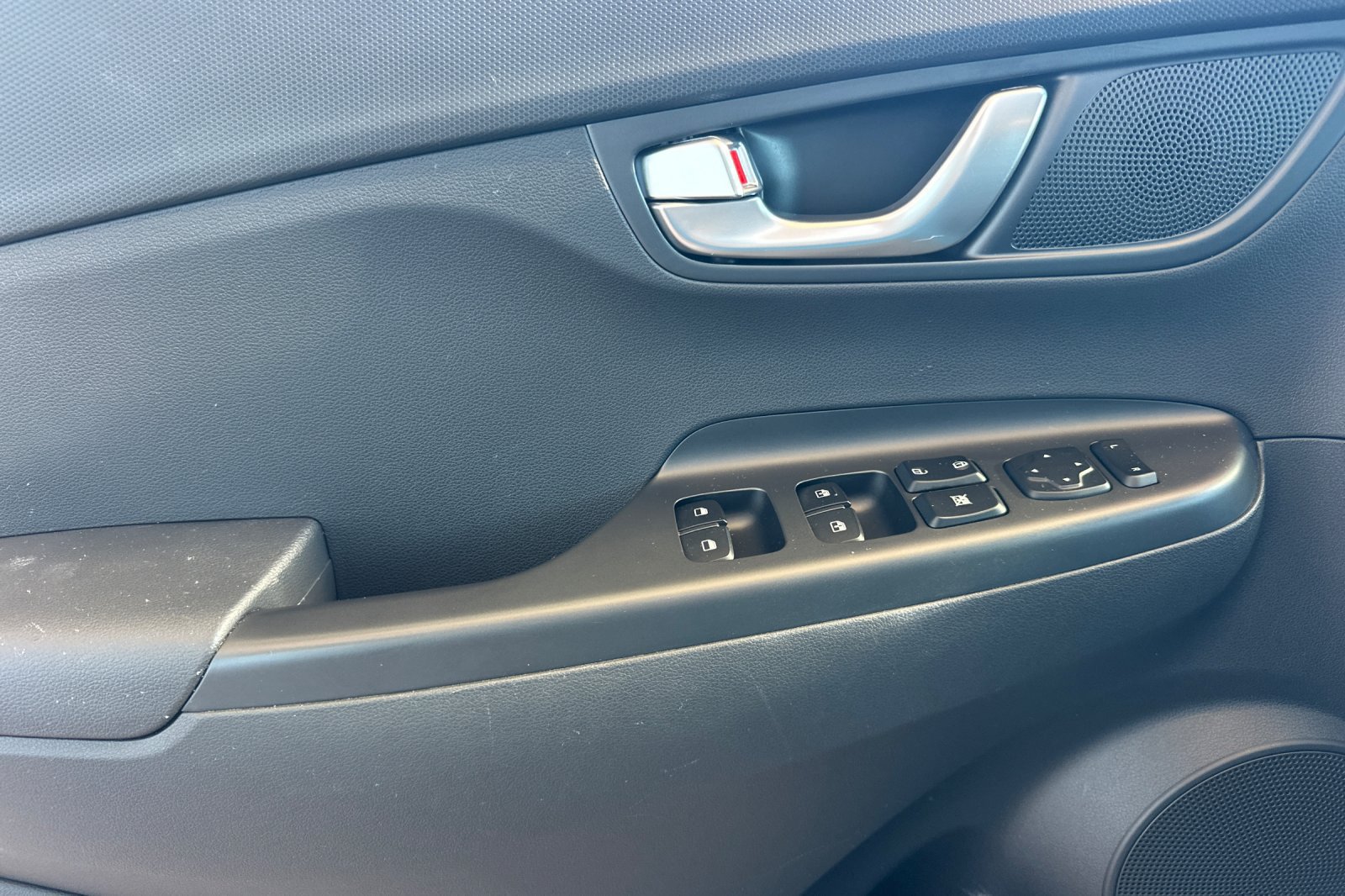 Used 2022 Hyundai Kona SEL w/ Convenience Package FWD image 12