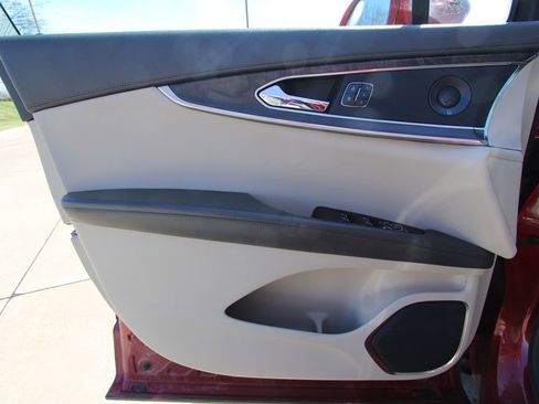 Used 2019 Lincoln Nautilus Reserve image 43