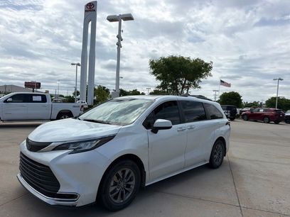 Certified 2023 Toyota Sienna XLE