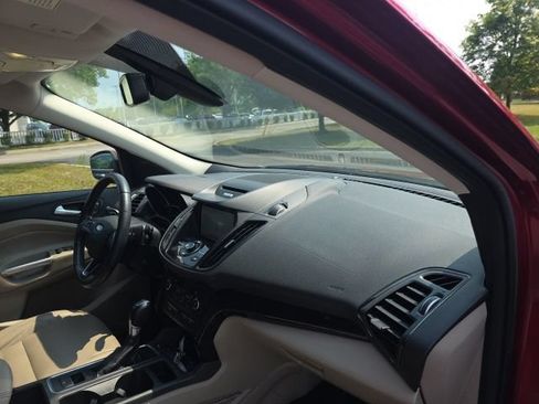 Used 2017 Ford Escape Titanium FWD image 19