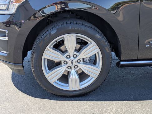 Used 2024 Ford Expedition Platinum AWD/4WD image 13