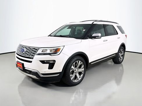 Used 2018 Ford Explorer Platinum image 3