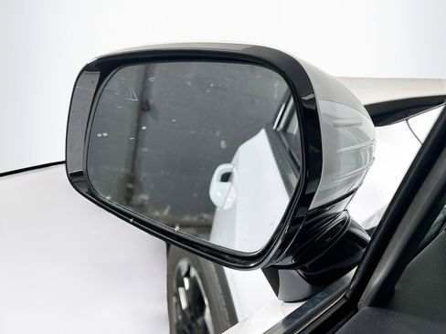 Used 2024 Kia Sorento S image 16