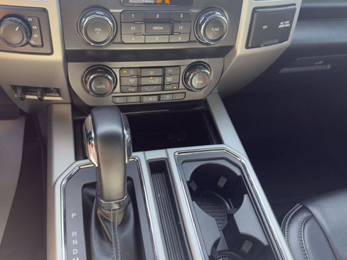 Used 2020 Ford F150 Lariat AWD/4WD image 19