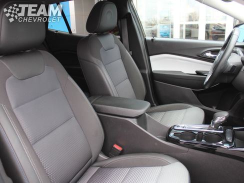 Certified 2024 Chevrolet Trax LT w/ Driver Confidence Package image 28