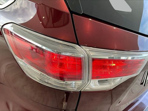 Used 2016 Toyota Highlander XLE FWD image 27