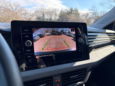 Used 2025 Volkswagen Jetta SE image 17