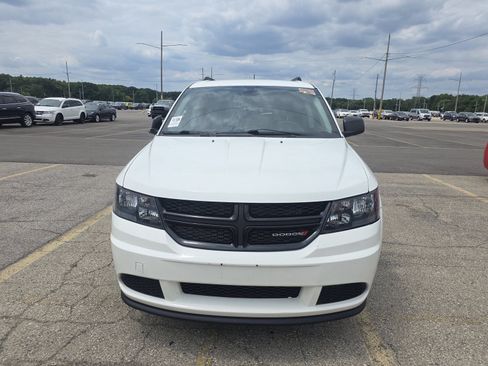 Used 2020 Dodge Journey SE w/ Blacktop Package FWD image 3