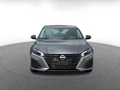 Used 2025 Nissan Altima 2.5 SV FWD image 4