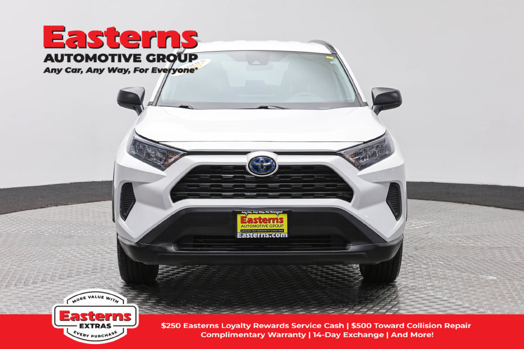 Used 2022 Toyota RAV4 LE AWD/4WD image 3
