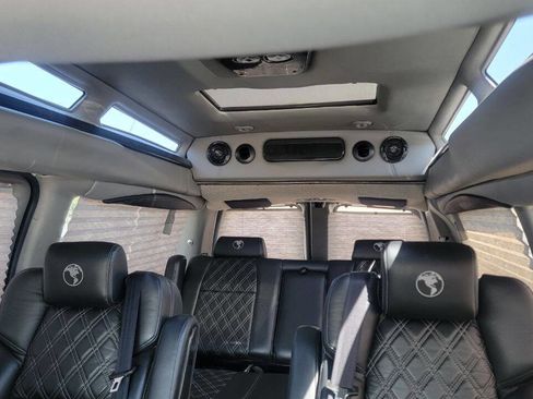 Used 2021 GMC Savana 2500 w/ Enhanced Convenience Package image 18