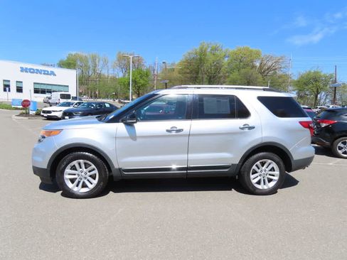 Used 2013 Ford Explorer XLT AWD/4WD image 3
