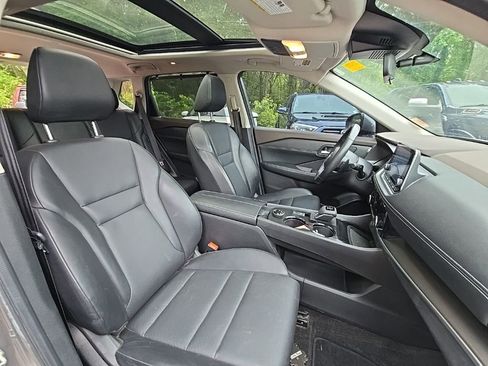 Used 2022 Nissan Rogue SV w/ SV Premium Package AWD/4WD image 16