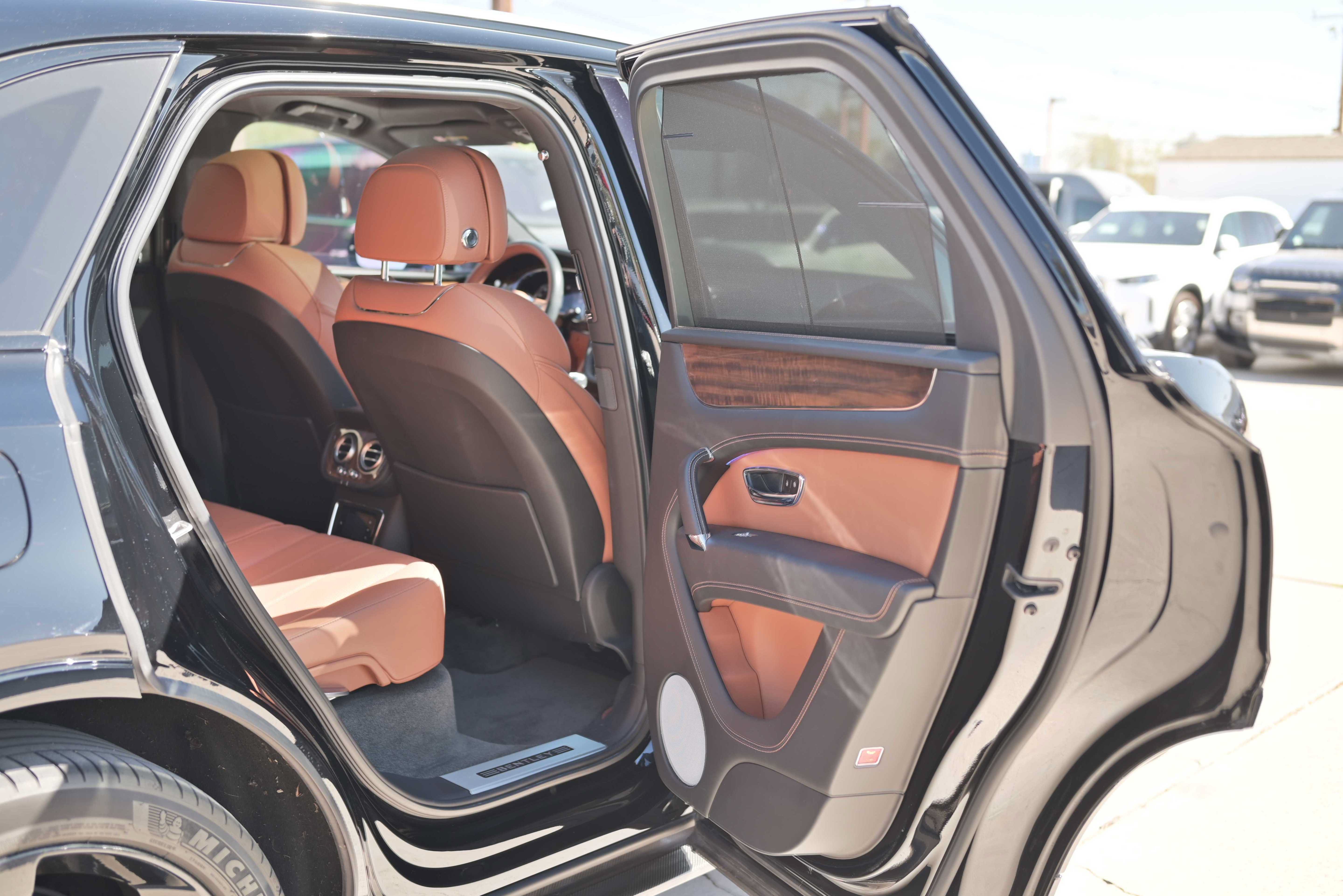 Used 2018 Bentley Bentayga AWD/4WD image 12