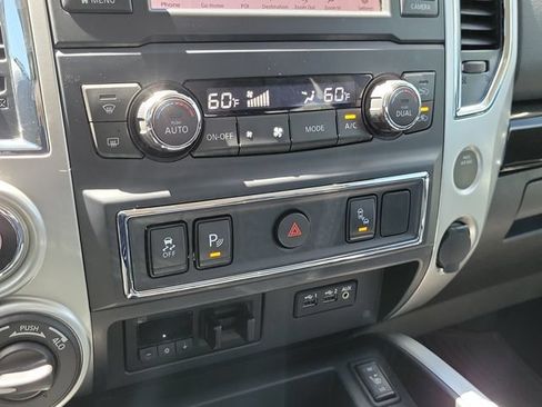 Used 2019 Nissan Titan SV w/ SV Convenience Package AWD/4WD image 30