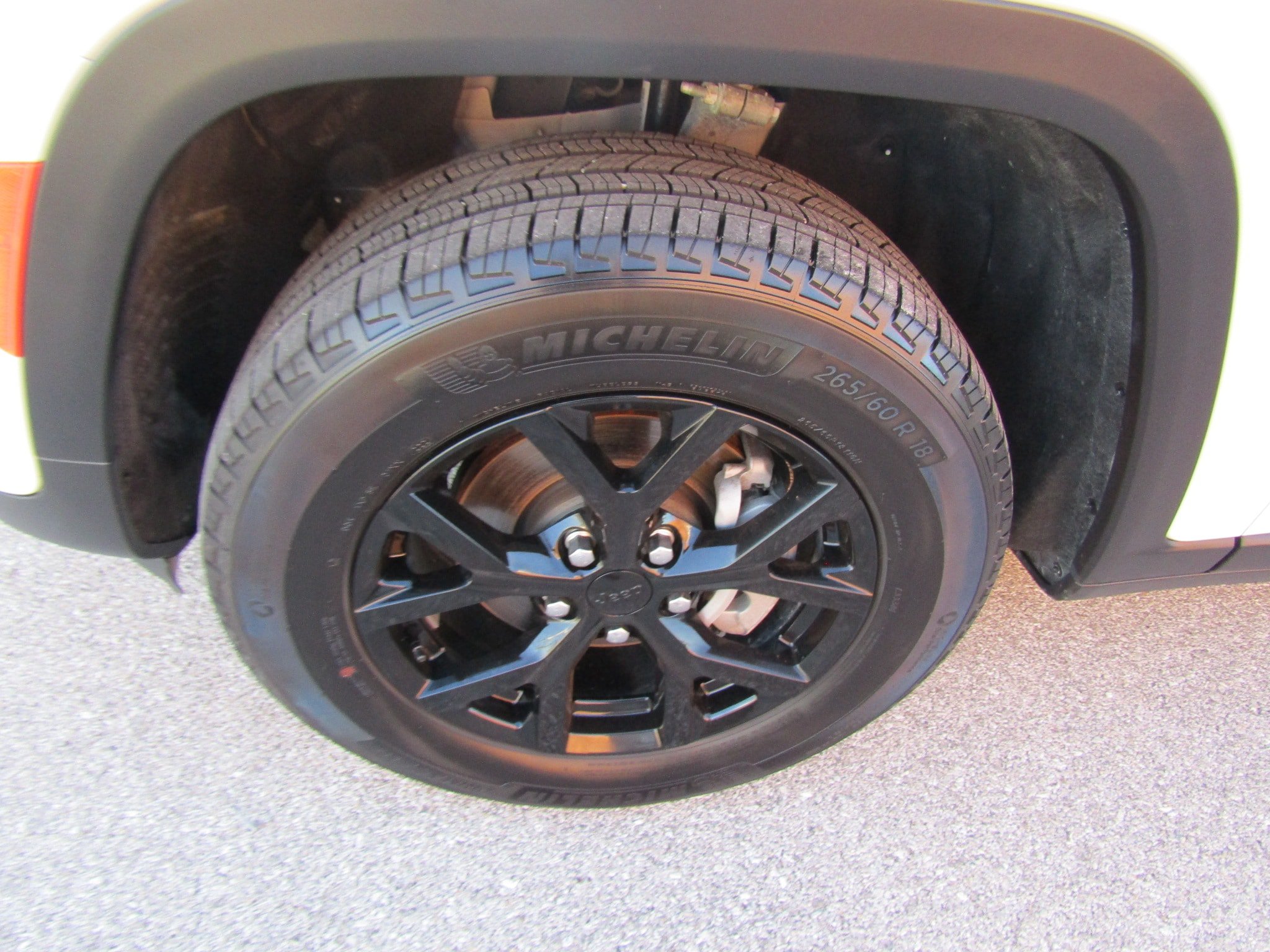 Used 2024 Jeep Grand Cherokee Altitude AWD/4WD image 9
