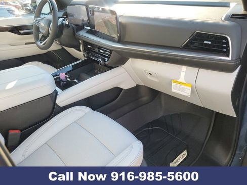 New 2026 Chevrolet Suburban Premier image 34