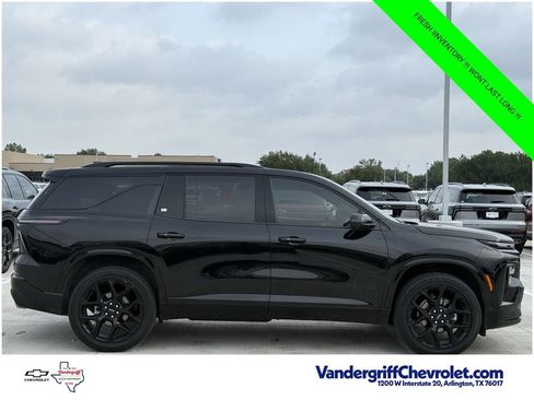Certified 2024 Chevrolet Traverse RS w/ LPO, Floor Liner Package FWD image 3