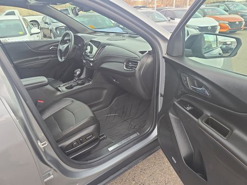 Used 2023 Chevrolet Equinox Premier image 11