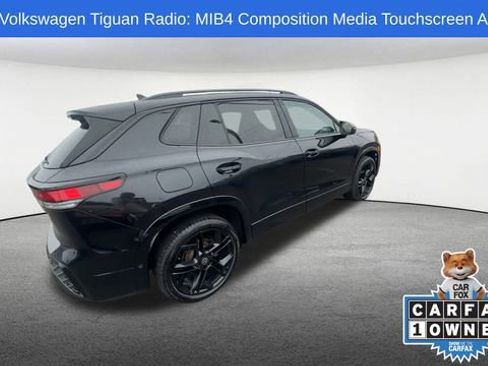 Used 2025 Volkswagen Tiguan SE R-Line image 8