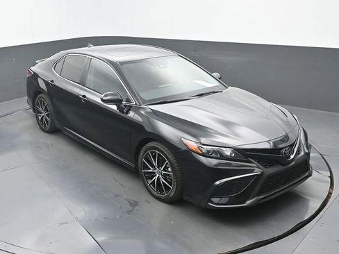 Used 2023 Toyota Camry SE image 29