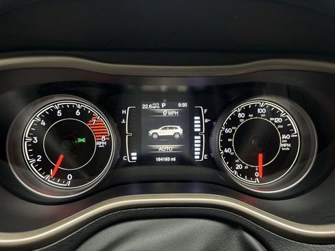 Used 2017 Jeep Cherokee Latitude w/ Cold Weather Group image 38