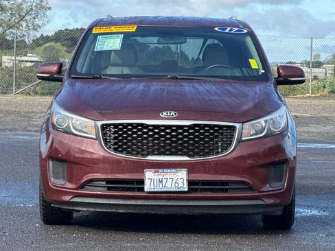 Used 2017 Kia Sedona LX w/ LX Essentials Premium Package FWD image 8