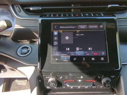 New 2025 Jeep Grand Cherokee L Altitude image 17