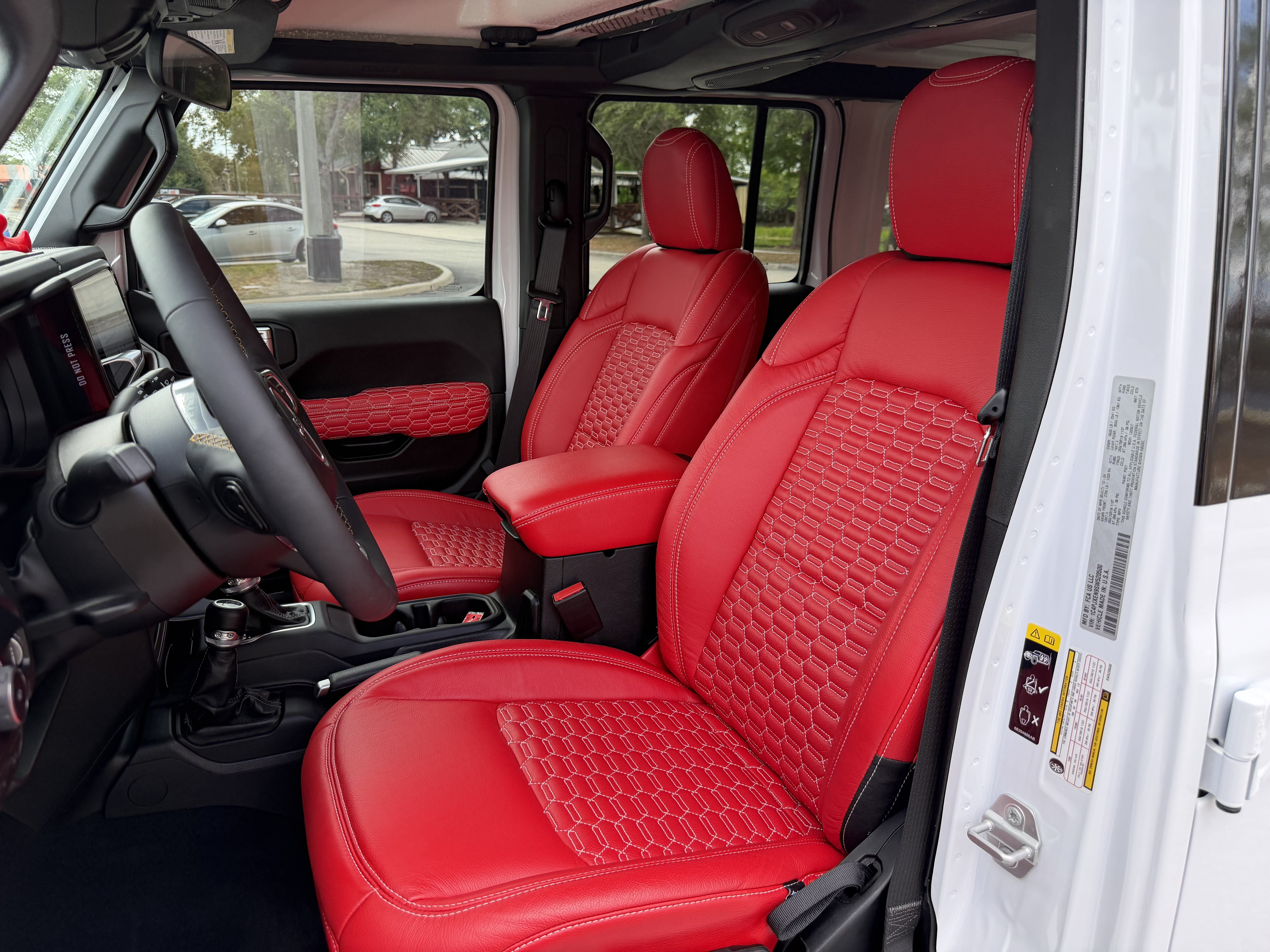 Used 2025 Jeep Wrangler Unlimited Sahara AWD/4WD image 28