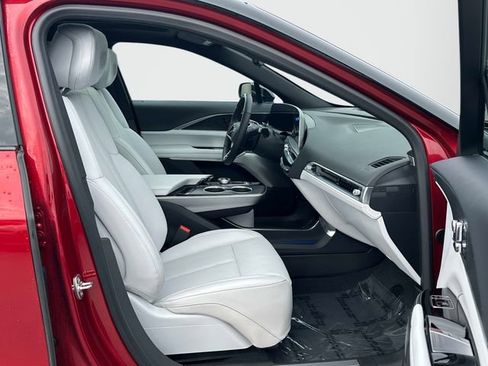Used 2025 Cadillac Lyriq Sport image 22