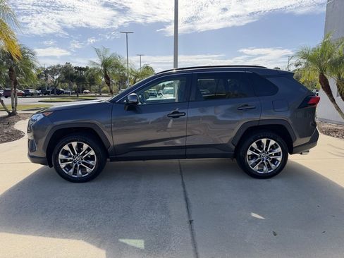 Used 2021 Toyota RAV4 XLE Premium image 7