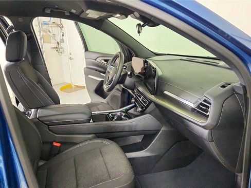 Used 2025 Chevrolet Traverse LT w/ Driver Confidence Package image 35