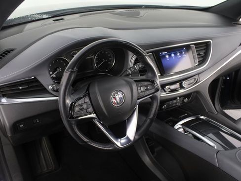 Used 2022 Buick Enclave Essence image 8