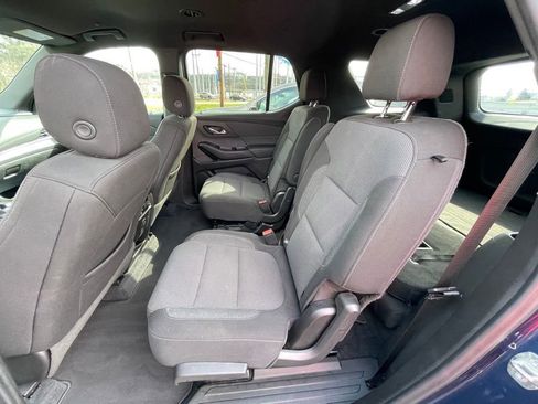Used 2022 Chevrolet Traverse LT w/ Midnight/Sport Edition image 18