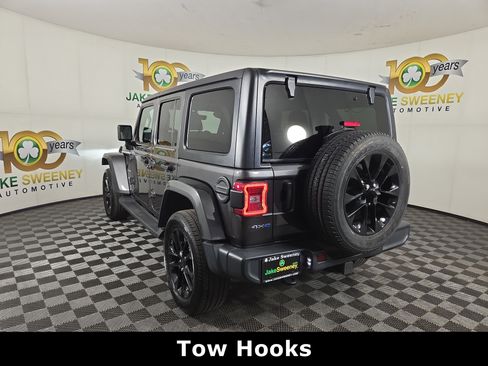 Used 2021 Jeep Wrangler Unlimited Sahara w/ Dual Top Group AWD/4WD image 7