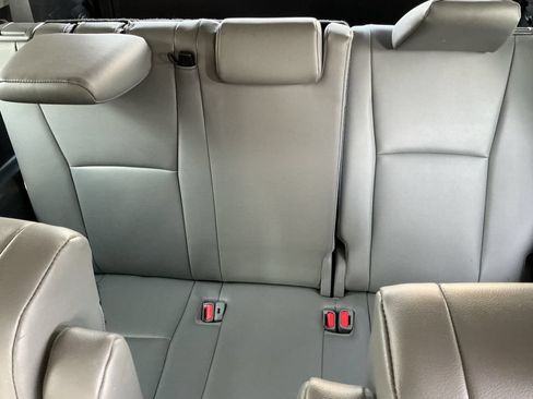 Used 2023 Toyota Highlander XLE FWD image 20