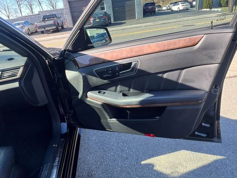 Used 2013 Mercedes-Benz E 550 4MATIC Sedan image 30