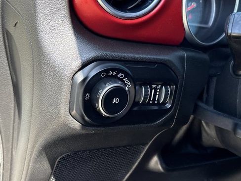 Used 2018 Jeep Wrangler Unlimited Rubicon w/ Dual Top Group AWD/4WD image 25