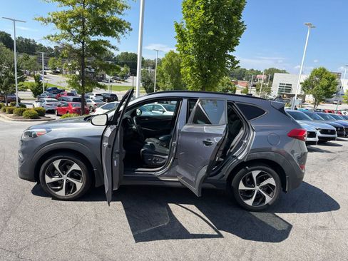Used 2016 Hyundai Tucson Limited w/ Option Group 03 FWD image 19