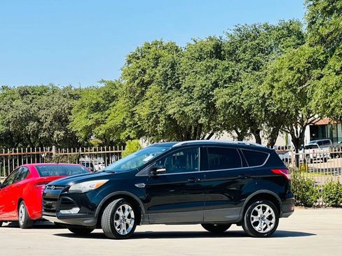 Used 2014 Ford Escape Titanium w/ Equipment Group 401A FWD image 4