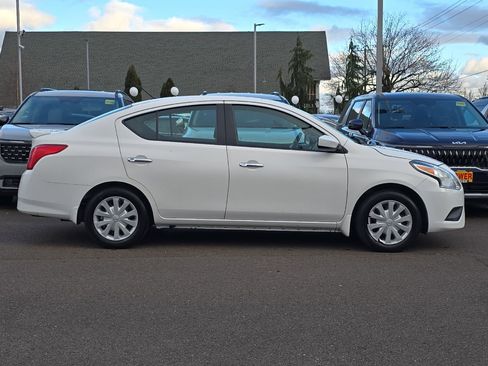 Used 2017 Nissan Versa SV image 3