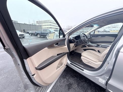 Used 2016 Lincoln MKX Select w/ Climate Package image 9