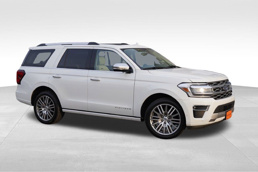 Used 2024 Ford Expedition Platinum AWD/4WD image 2