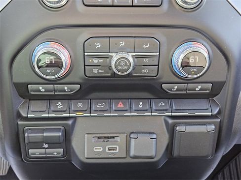 Used 2020 GMC Sierra 1500 SLE w/ SLE Value Package image 23