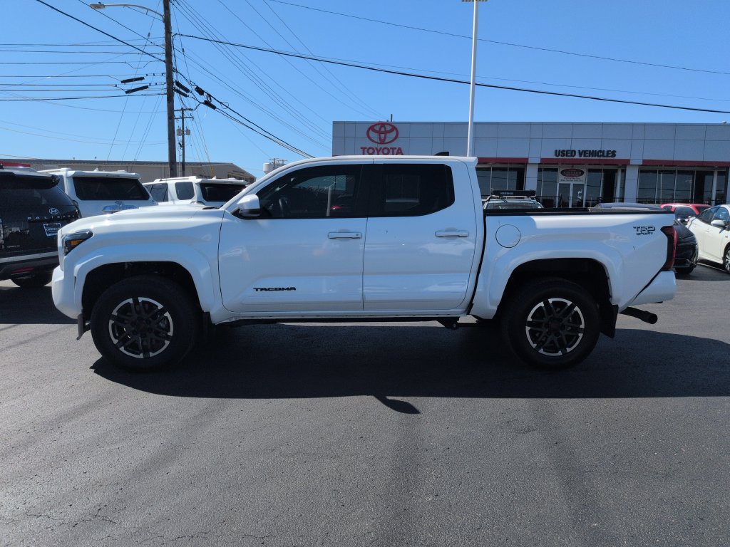Used 2026 Toyota Tacoma TRD Sport AWD/4WD image 2